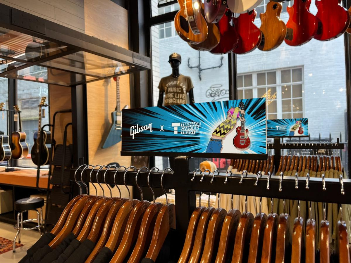 Gibson Partners with Johnny Marr to Create 20 Gibson ’84 Les Paul Standard Guitars with Bigsby, Hand-signed by Johnny Marr 16 07586fe1 624c 4d57 a660 80516c7a1a6a 1