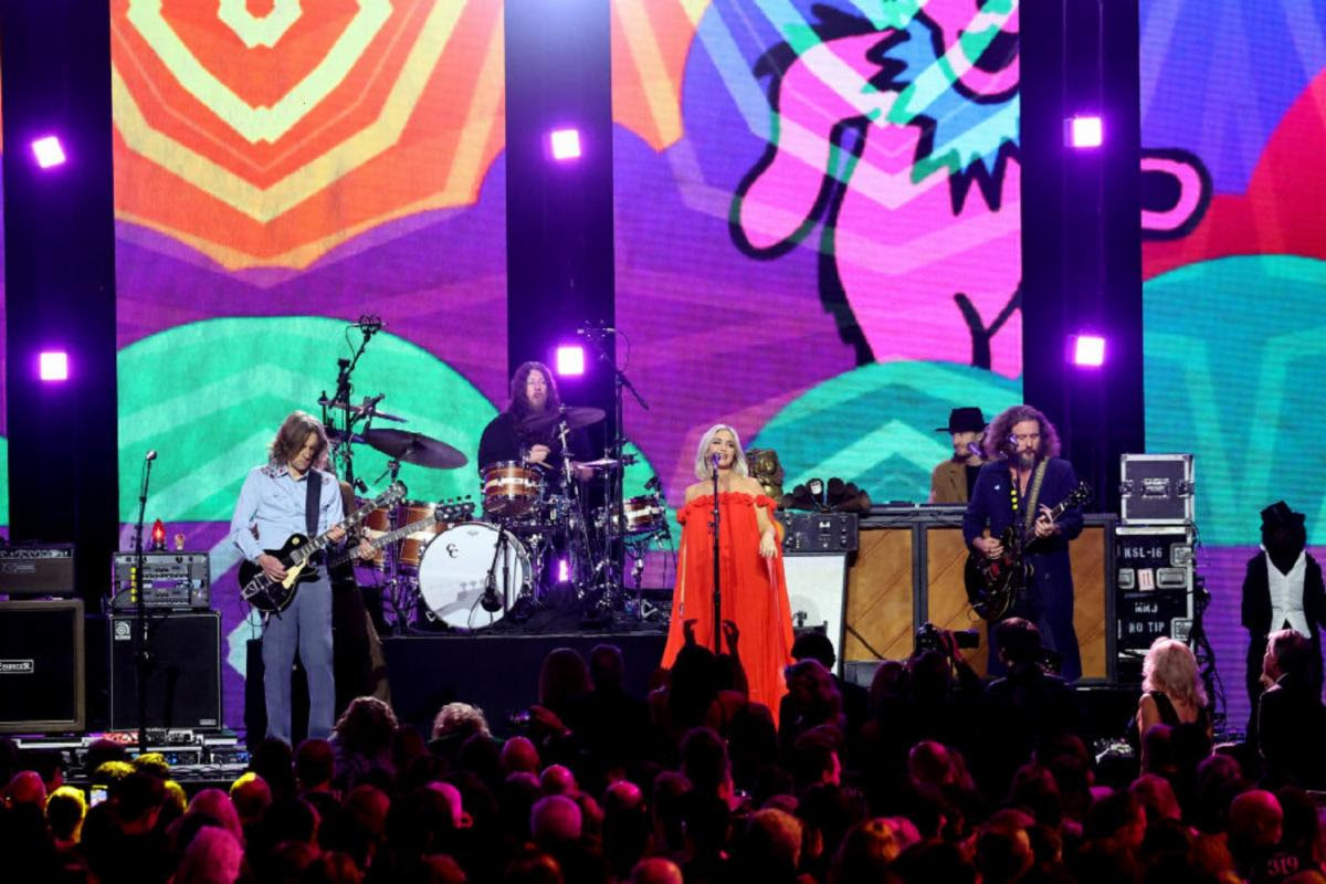Gibson Artists Make an Impact on the Global Stage with Electrifying Performances at the GRAMMY® Awards, MusiCares “Persons of the Year,” and FIREAID 33 860a018f adae 4df9 a5e4 c65d521980fe 1