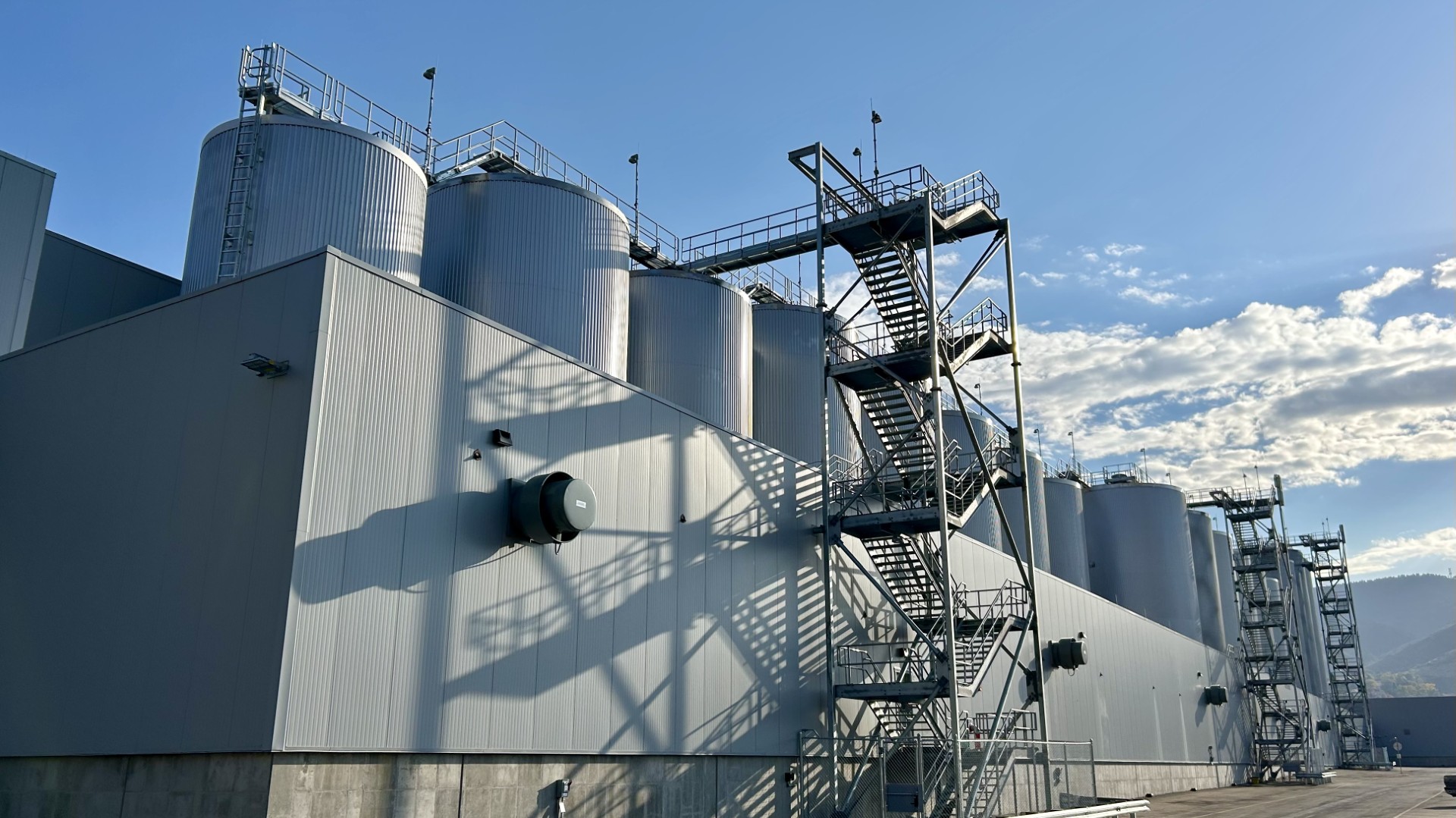 Molson Coors unveils modernized and more efficient Golden brewery 10 G150 exterior 2 1