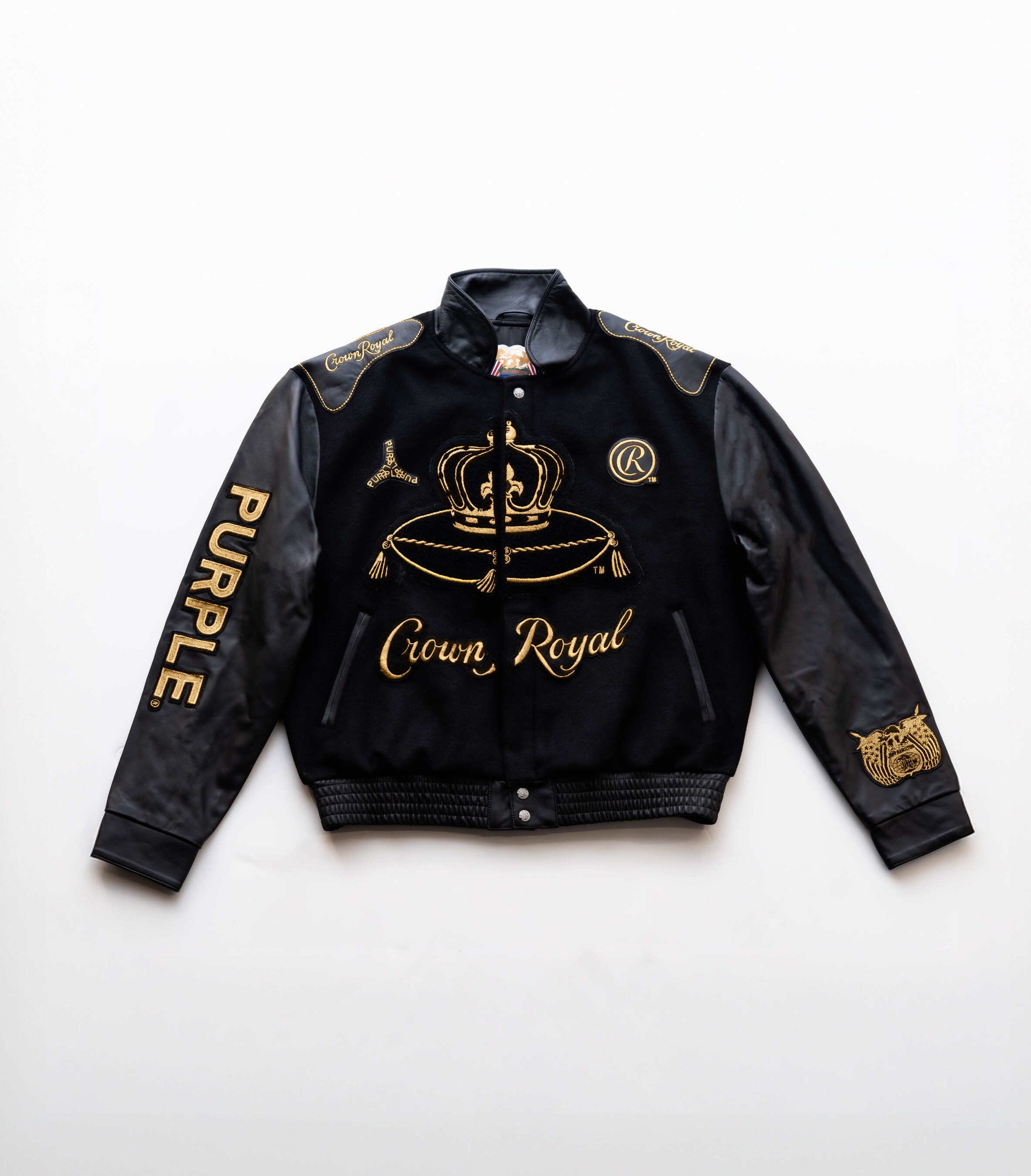 CROWN ROYAL RETURNS TO RODEOHOUSTON® AS AN OFFICIAL SPONSOR, CELEBRATING THE RICH ESSENCE OF RODEO STYLE CROWN ROYAL RETURNS TO RODEOHOUSTON® AS AN OFFICIAL SPONSOR, CELEBRATING THE RICH ESSENCE OF RODEO STYLE