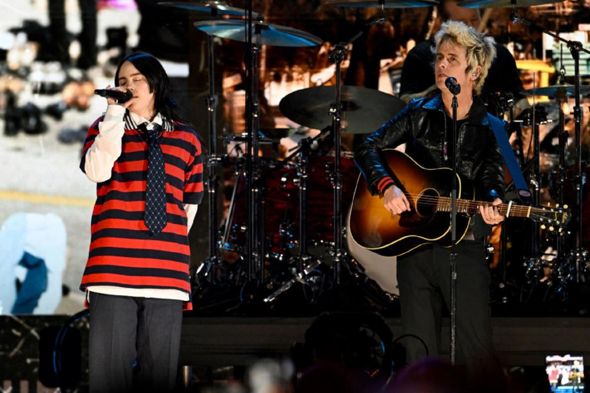 Gibson Artists Make an Impact on the Global Stage with Electrifying Performances at the GRAMMY® Awards, MusiCares “Persons of the Year,” and FIREAID 36 c29acbc6 d3b6 47d9 9aa3 cf37a2f30a2c 1