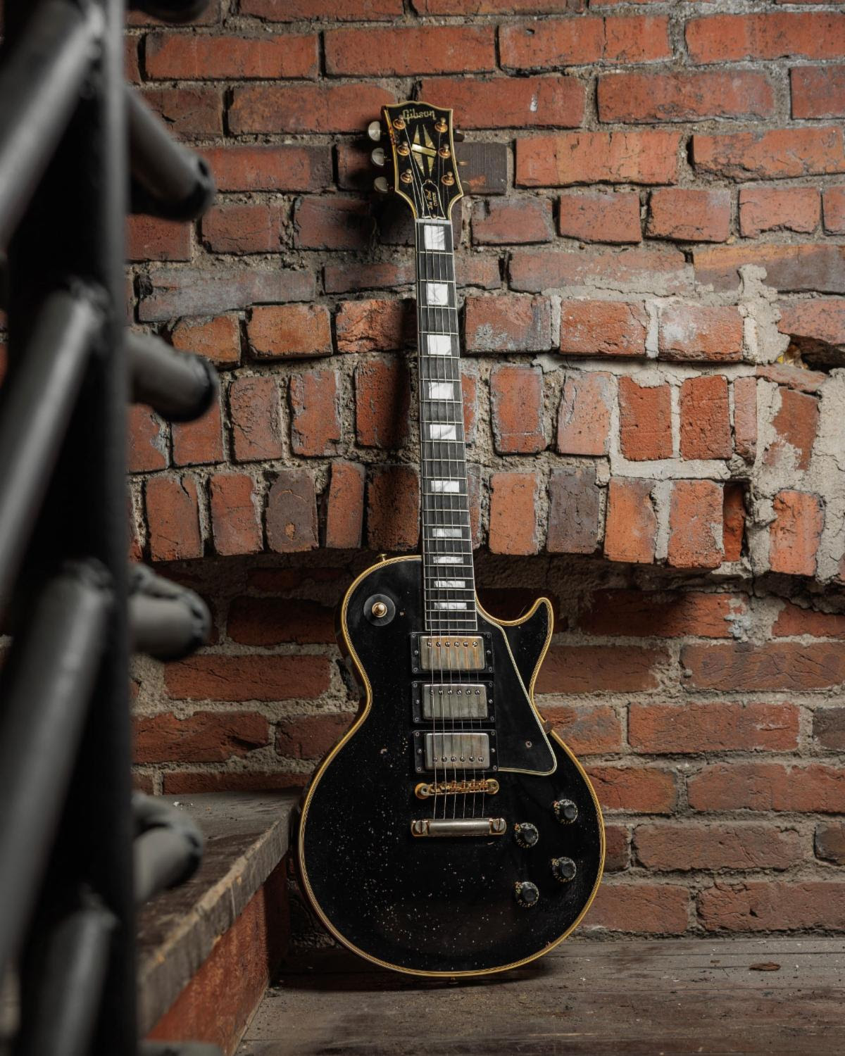 Gibson Custom Announces the Eric Clapton 1958 Les Paul Custom, An Artfully Recreated and Murphy Lab Aged Version of the Icon’s Versatile Les Paul Custom Guitar 17 d9589202 2dff 403c 96dd f10917e7bb36 1