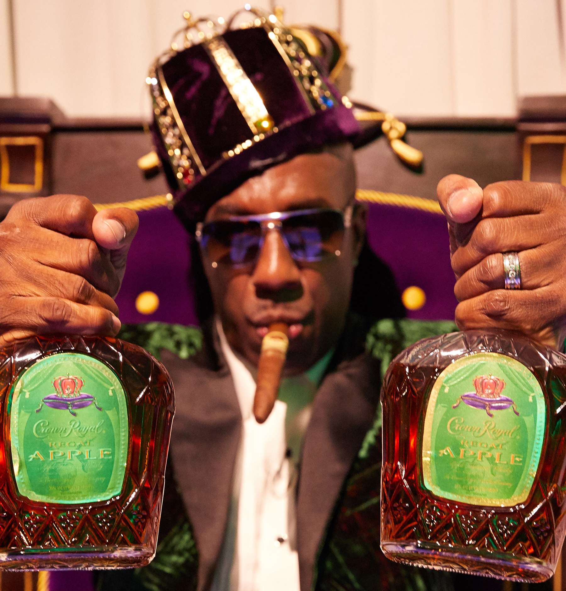 Multitalented entertainer J.B. Smoove stars in the new spirited campaign titled “Crown Royal Regal Apple: The Musical.” Multitalented entertainer J.B. Smoove stars in the new spirited campaign titled “Crown Royal Regal Apple: The Musical.”